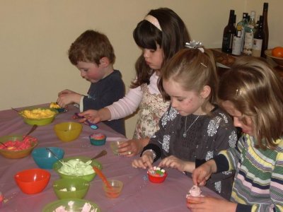 Sixth birthday party 007 cupcake icing.JPG