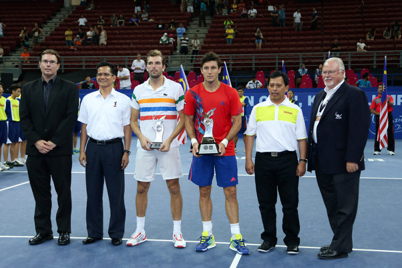 Singles trophy presentation