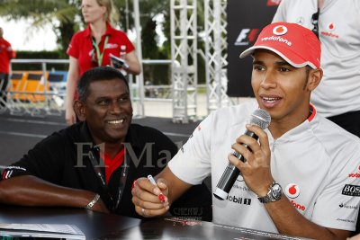 Lewis Hamilton at autograph session