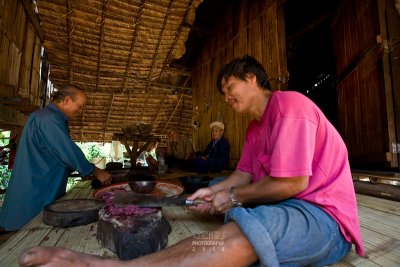 Karen menfolk prepares the food