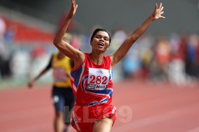 KUALA LUMPUR - AUGUST 15: Visually impaired paralympic athlete Phimnara Piamthanakankun from Thailand wins the 100m race at the 