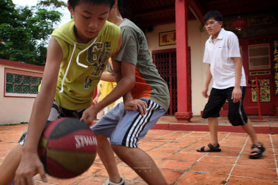 Basketball : dribble in the temple