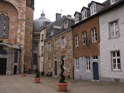 Aachener Dom, courtyard buildings
