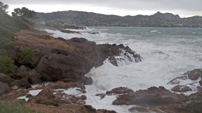 Big seas, Agay Bay