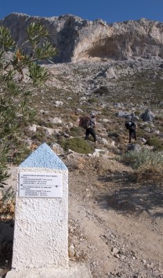 Grande Grotte sign and approach