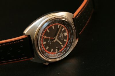 Seiko vintage automatic GMT World Time - US$250