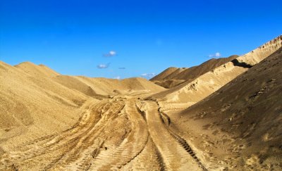 valley of gravel .jpg