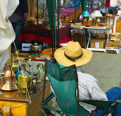 stallholder relaxing .jpg