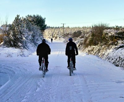 cyclists in snow .jpg