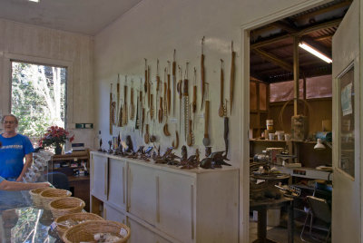 N1325 Paul Gebhart and his workshop
