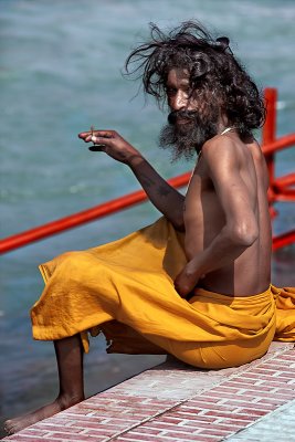 A bidi before a dip in the Ganga