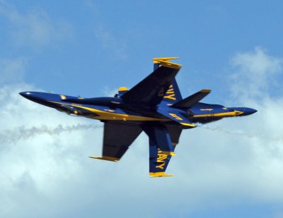 Blue Angels 5 & 6 High Speed Solo Pass