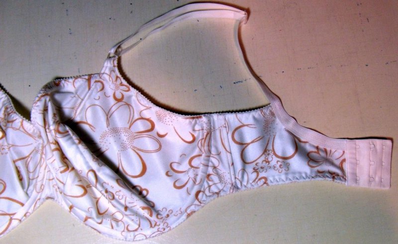 White/Gold Side Back