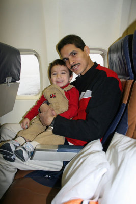 En el avion con papito