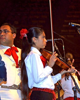 Mariachi Students - 2009 - 29a.jpg