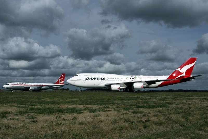 QANTAS AIRCRAFT EZE RF IMG_5161.jpg