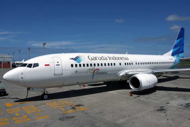 GARUDA INDONESIA BOEING 737 800 DPS RF IMG_1865.jpg