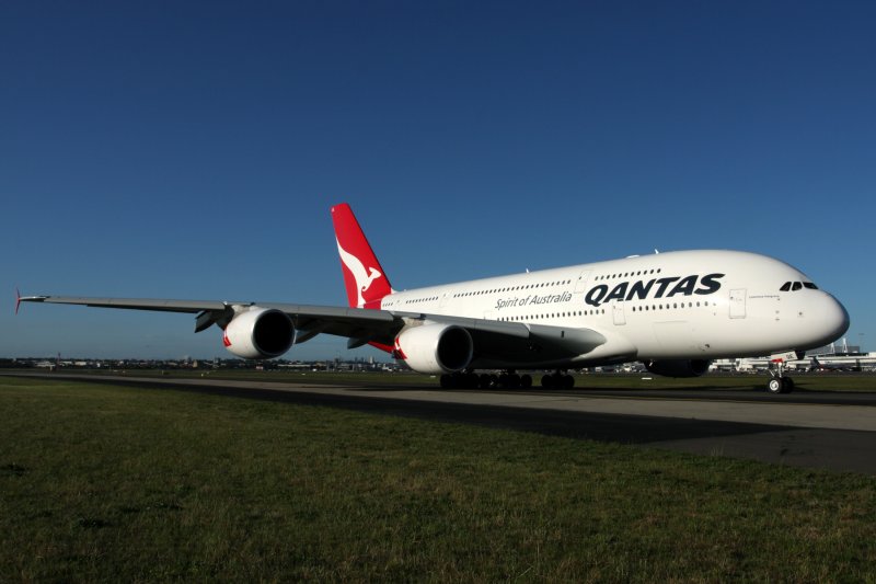 QANTAS AIRBUS A380 SYD RF IMG_2062.jpg