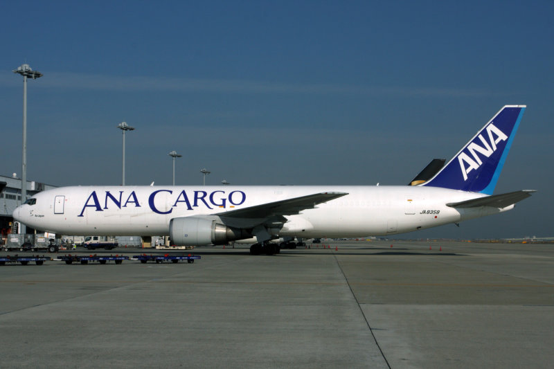 ANA CARGO BOEING 767 300F KIX RF IMG_2130.jpg