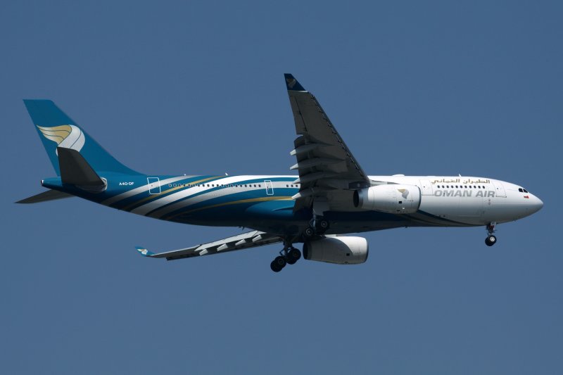 OMAN AIR AIRBUS A330 200 BKK RF IMG_9409.jpg