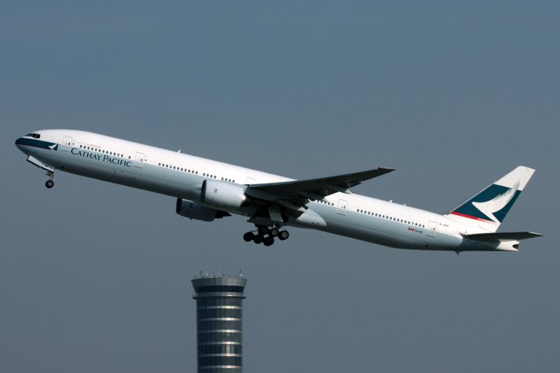 CATHAY PACIFIC BOEING 777 300 BKK RF IMG_2336.jpg