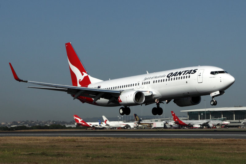 QANTAS BOEING 737 800 BNE RF IMG_7242.jpg