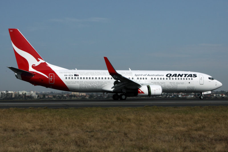 QANTAS BOEING 737 800 SYD RF IMG_7158.jpg