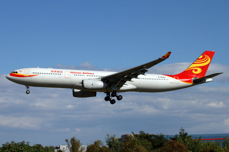 HAINAN AIRLINES AIRBUS A330 300 BJS RF IMG_7142.jpg