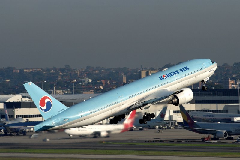 KOREAN AIR BOEING 777 200 SYD RF IMG_9691.jpg