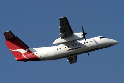 QANTAS LINK DASH 8 100 SYD RF IMG_9290.jpg