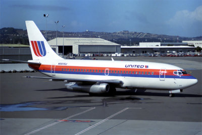 UNITED BOEING 737 200 SFO RF 090 20.jpg