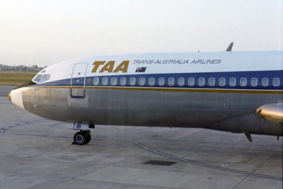 TAA BOEING 727 100 BNE RF 034 5.jpg