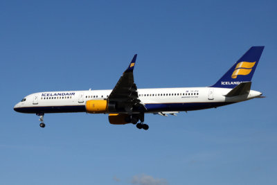 ICELANDAIR BOEING 757 200 LHR RF IMG_2096.jpg