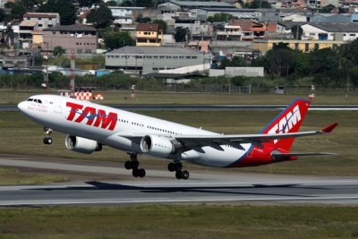 TAM AIRBUS A330 200 GRU RF IMG_4537.jpg