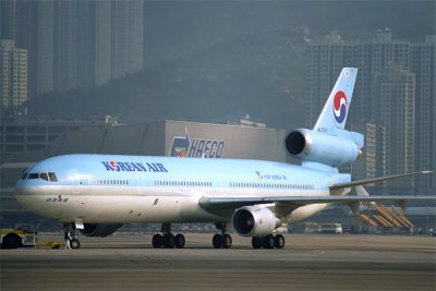 KOREAN AIR MD11 HKG RF 851 3.jpg