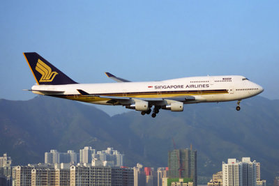 SINGAPORE AIRLINES BOEING 747 400 HKG RF 960 34.jpg