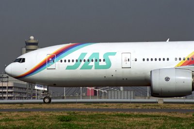 JAPAN AIR SYSTEM BOEING 777 200 HND RF 1606 4.jpg