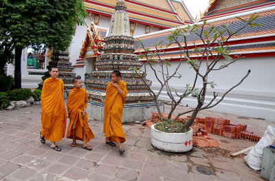 Monks in Wat Pho