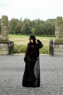 Holly - The Gothic Babe