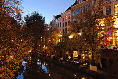 Cozy restaurants by the canals