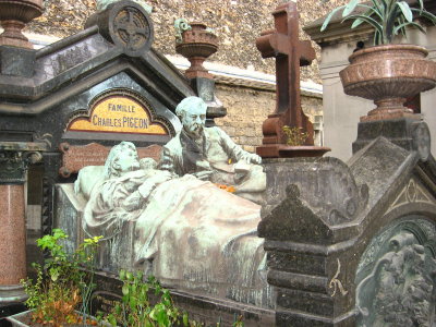 The Pigeon Family - Montparnasse Cemetery