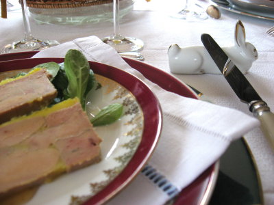Delicious foie gras et lapin knife rest