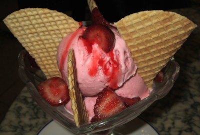 Strawberry Desert Gran Cafe Tortoni