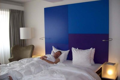 Finally: a SUMPTOUS bed (after 4 nights in our rather dismal bed and breakfast)