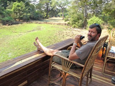 Jim waiting for elies, Chamilandu