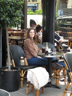 Enjoying a cafe in Mont Martre
