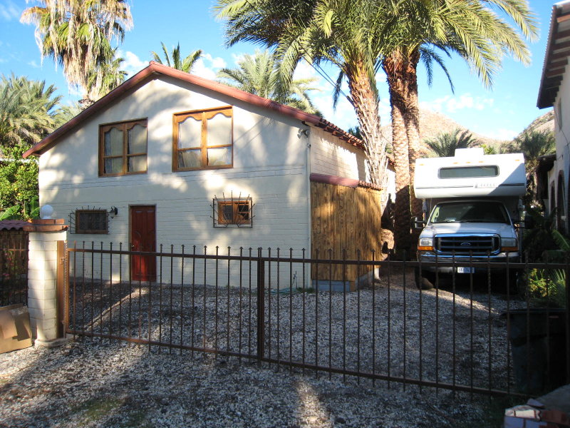 Front View Bob and Ts Place