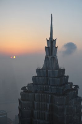 A view of the Jin Mao Tower from the Hyatt bar on the 87 floor of the Shanghai World Financial Center.
Just figure that the antenna that you're seeing here is at more than 420 m above ground. And this is not yet the view from the panoramic platform at the top of the WFC!