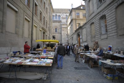 Along the South part of Saint Pierre, Geneva's cathedral, and in the Museum of the Reformation several booksellers, among them some photographers.