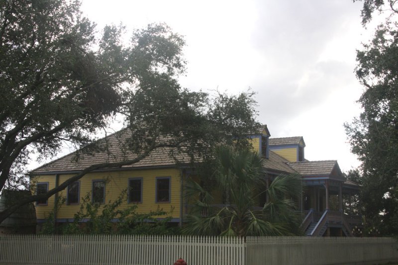 Laura - Downriver side of house with cistern
